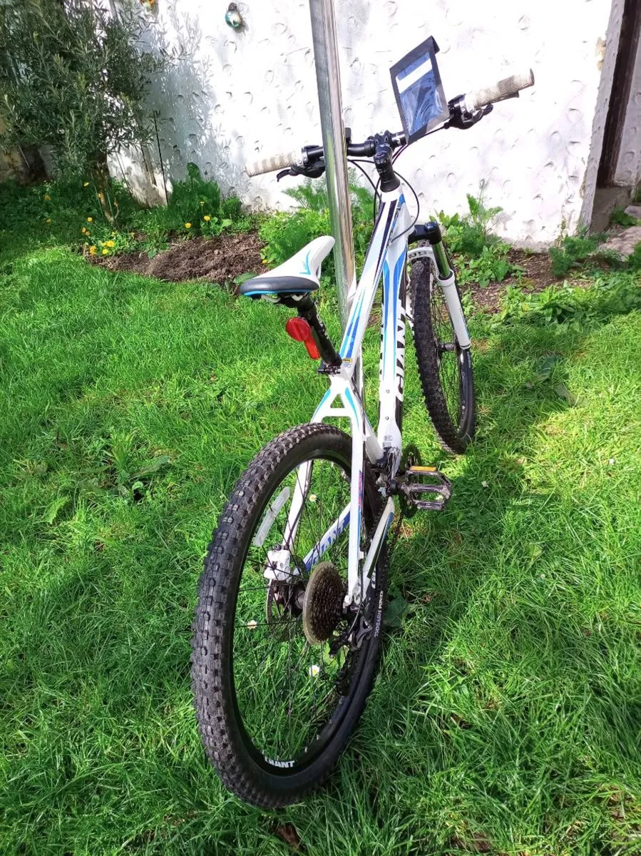 Giant Talon Mountain Bike - Size S - 26" Wheels - Image 2