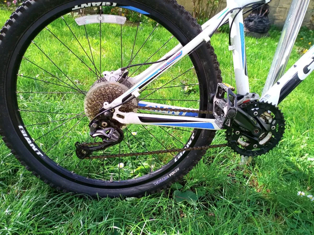 Giant Talon Mountain Bike - Size S - 26" Wheels - Image 4