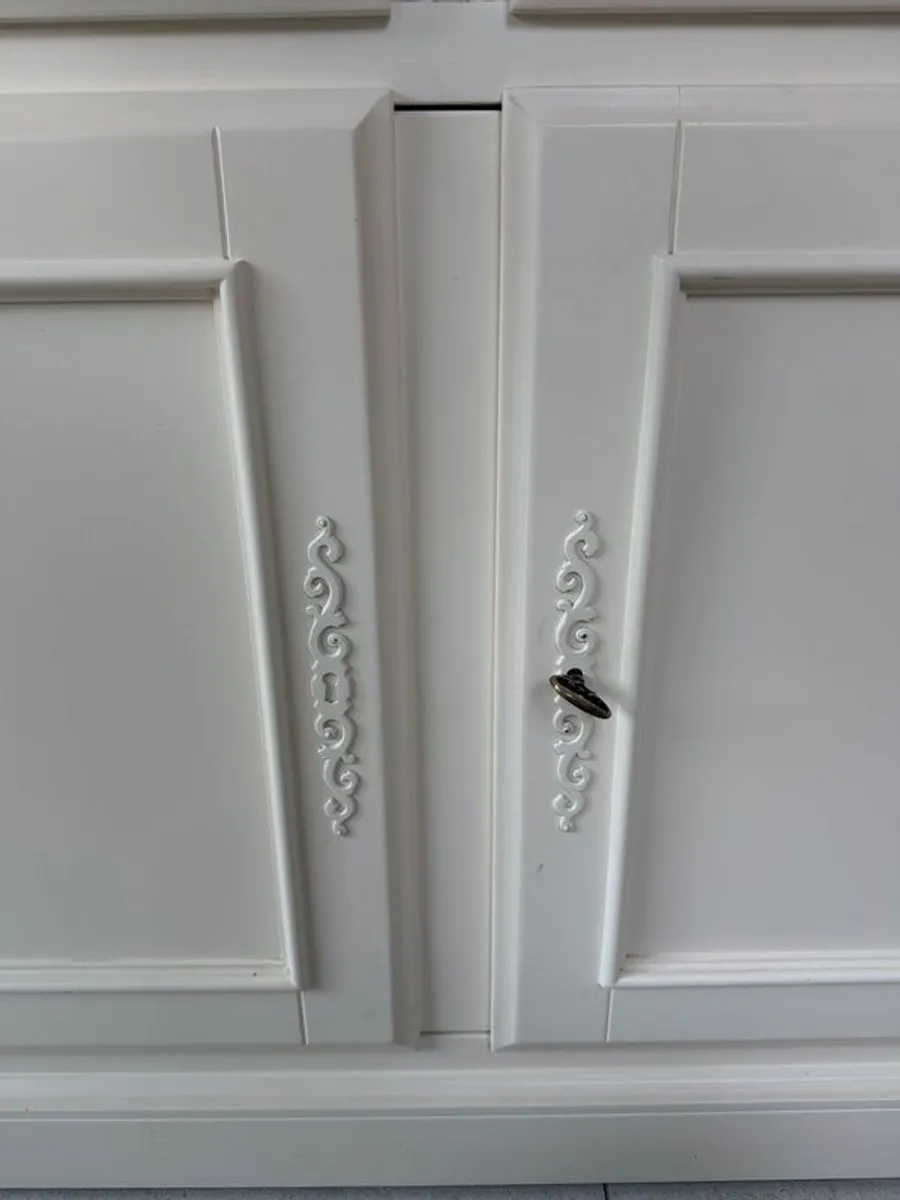 Laura Ashley unit - Image 1