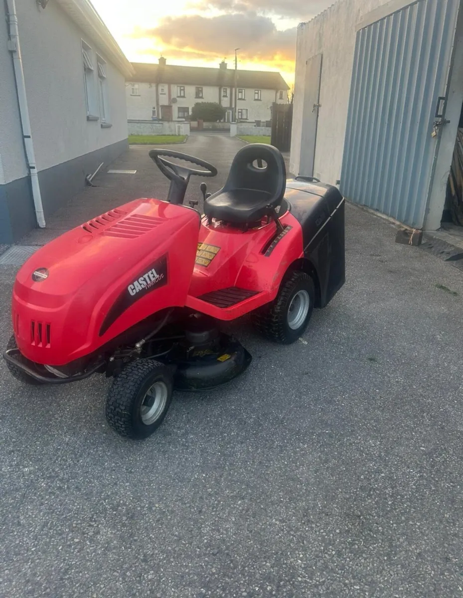 Ride on tractor lawn mower. - Image 2