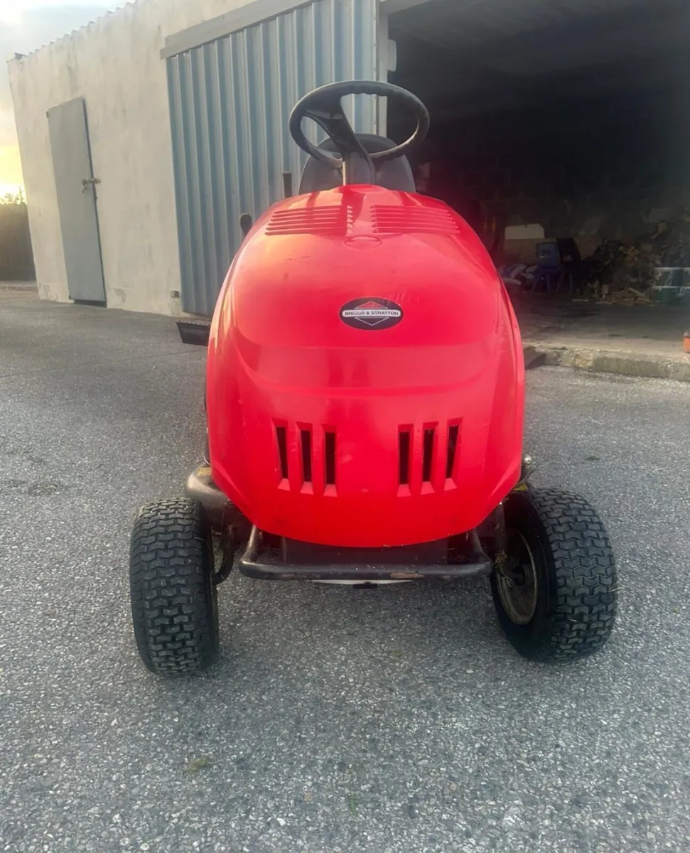 Ride on tractor lawn mower. - Image 3