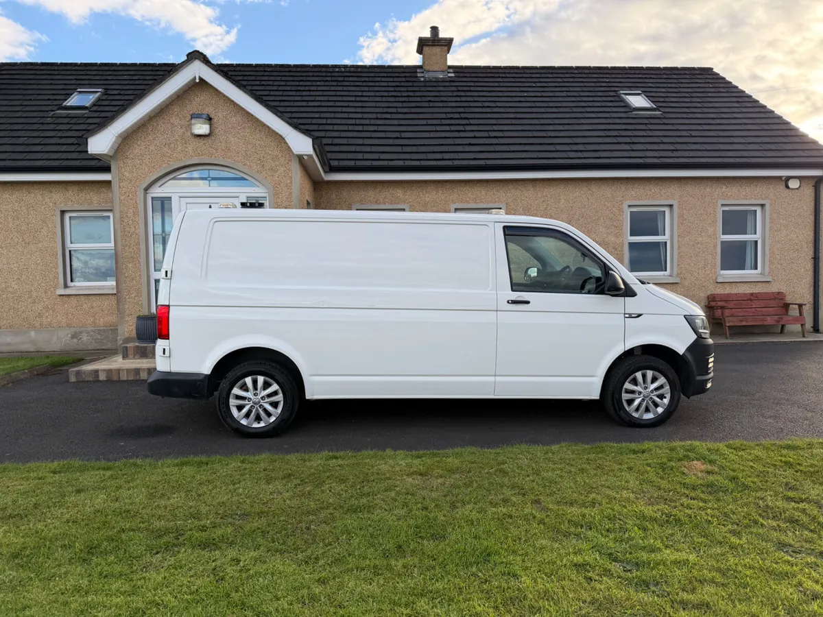 Volkswagen Transporter 2017 - Image 2