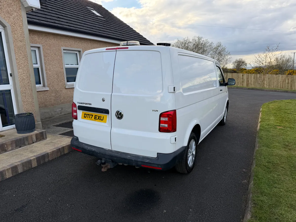 Volkswagen Transporter 2017 - Image 3