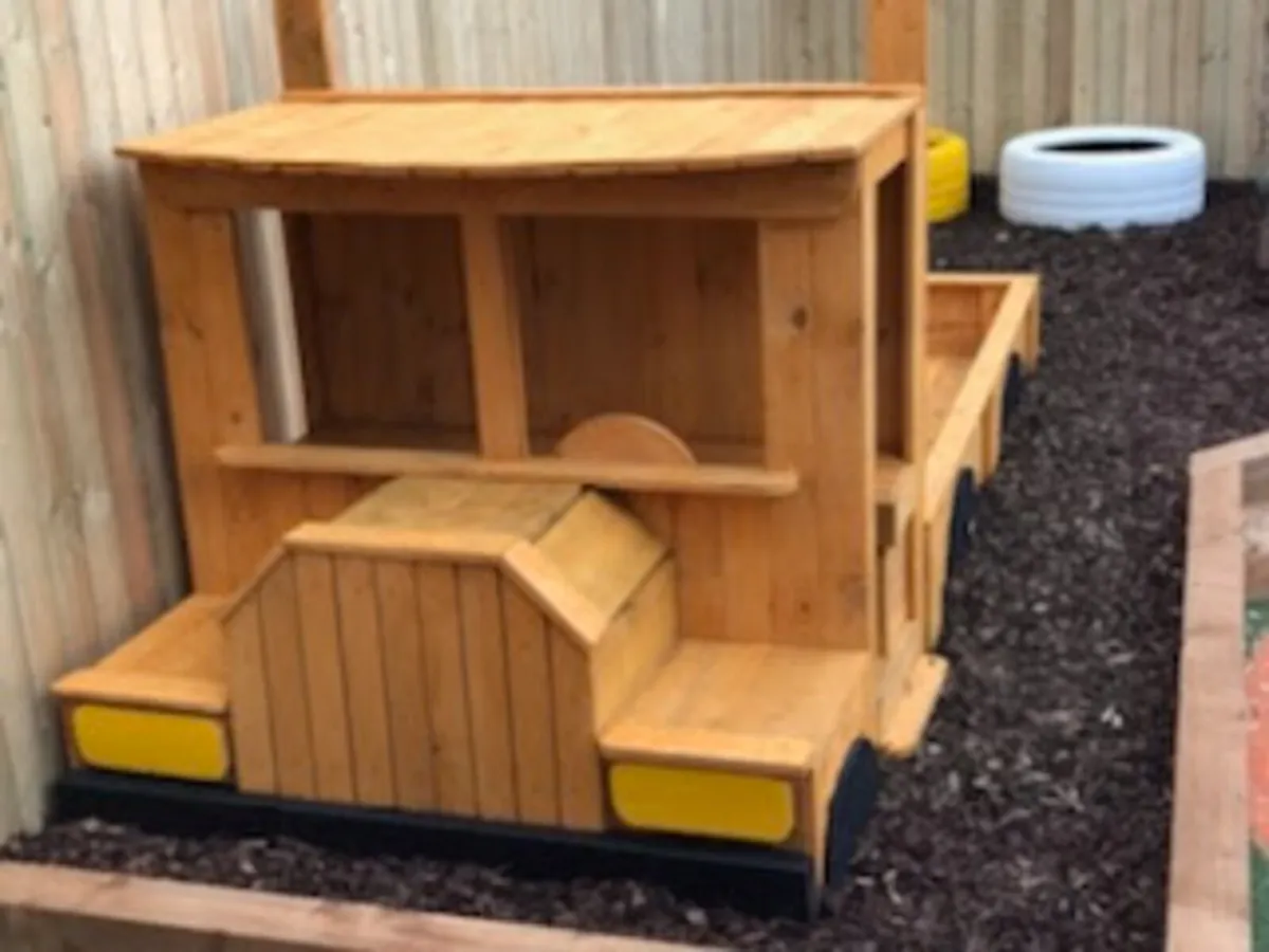 Handmade truck sandpit - Image 2