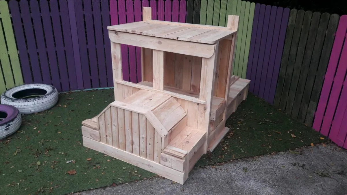 Handmade truck sandpit - Image 4