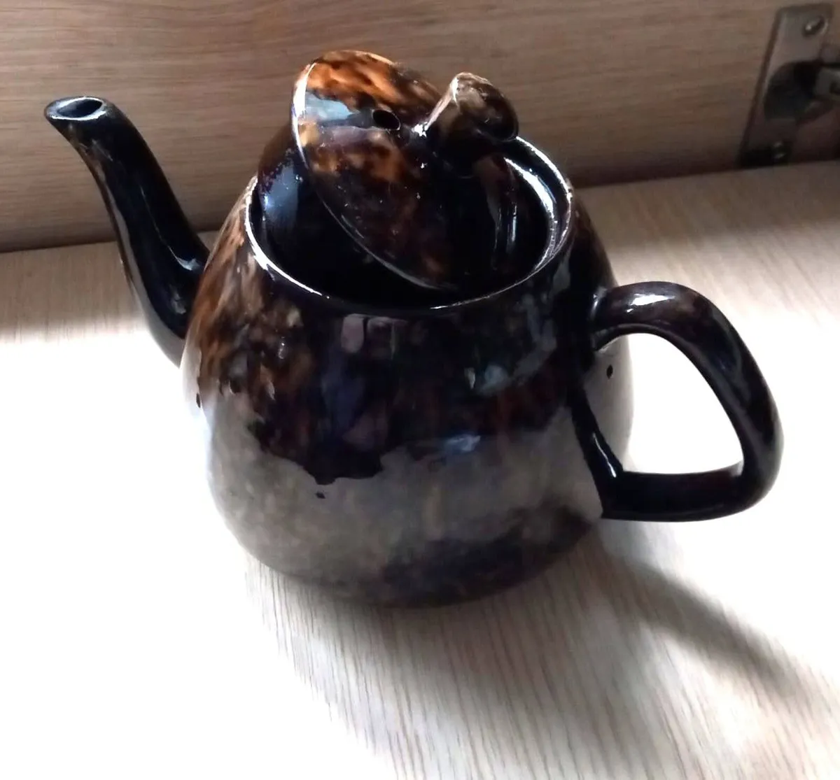 Shell Patterned Tea Pot - collectible or useable - Image 1