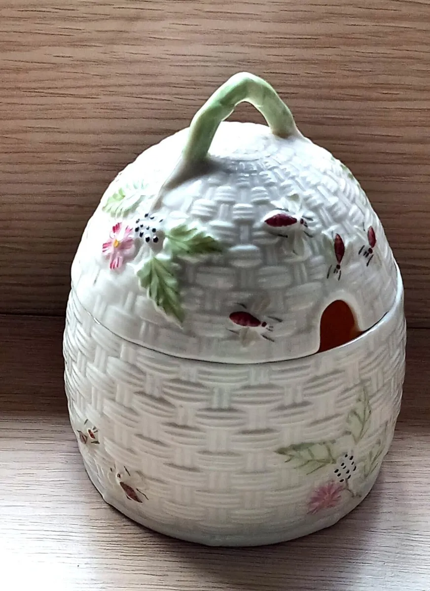 Belleek Honey Pot with Lid - Image 1