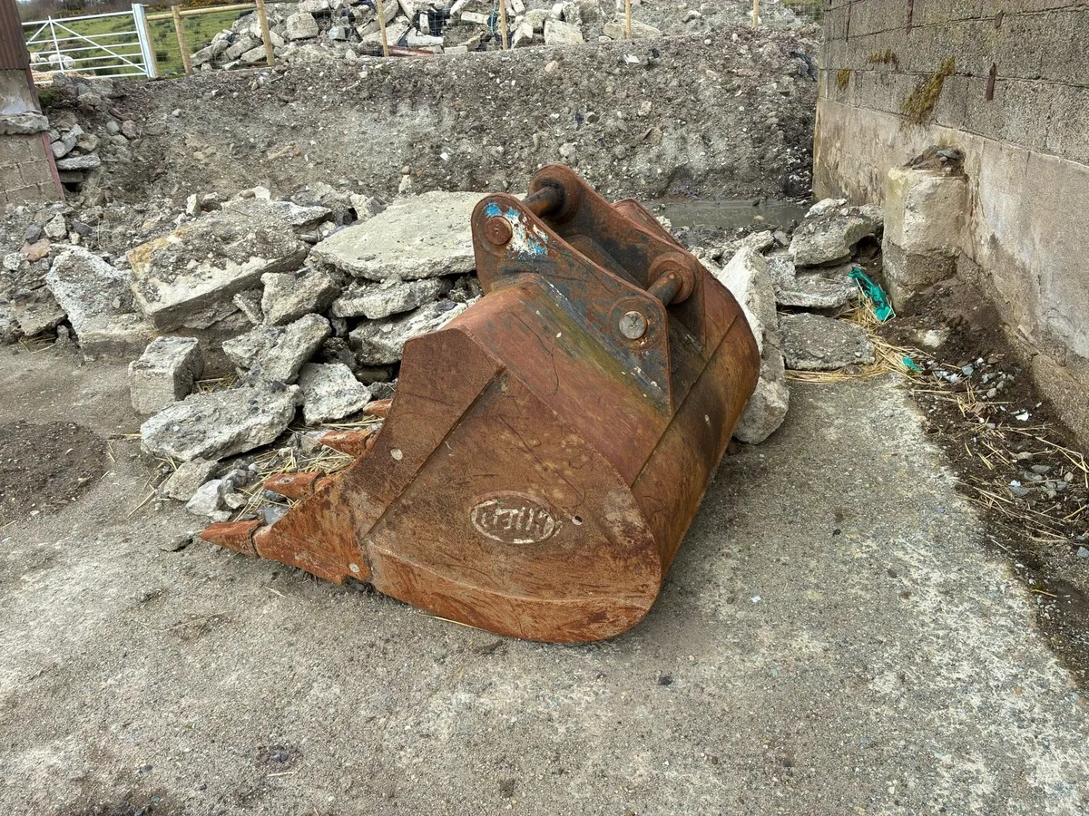 Geith 13T 4’ digging bucket - Image 1