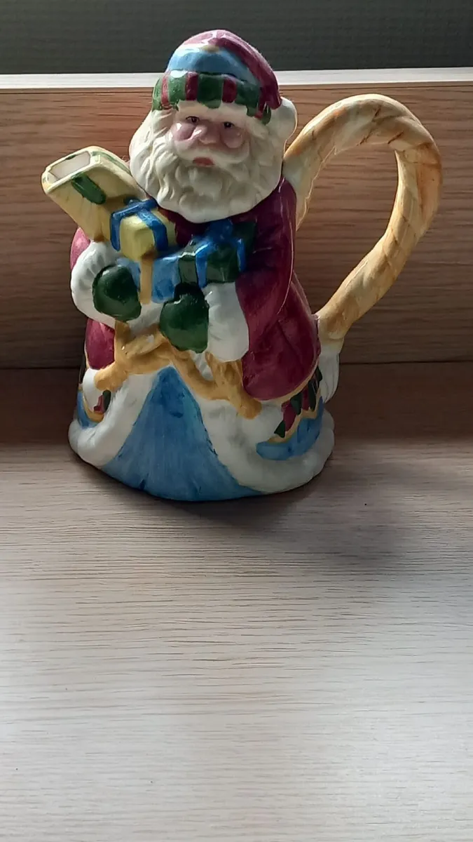 Novelty Tea Pots x 4 - Image 2