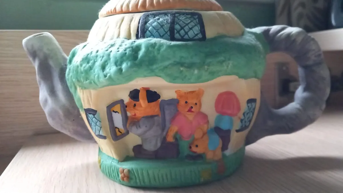 Novelty Tea Pots x 4 - Image 4