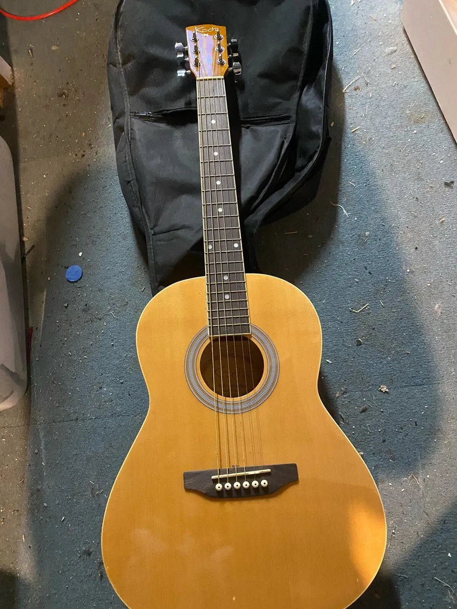 Guitar for sale - perfect condition - Image 1