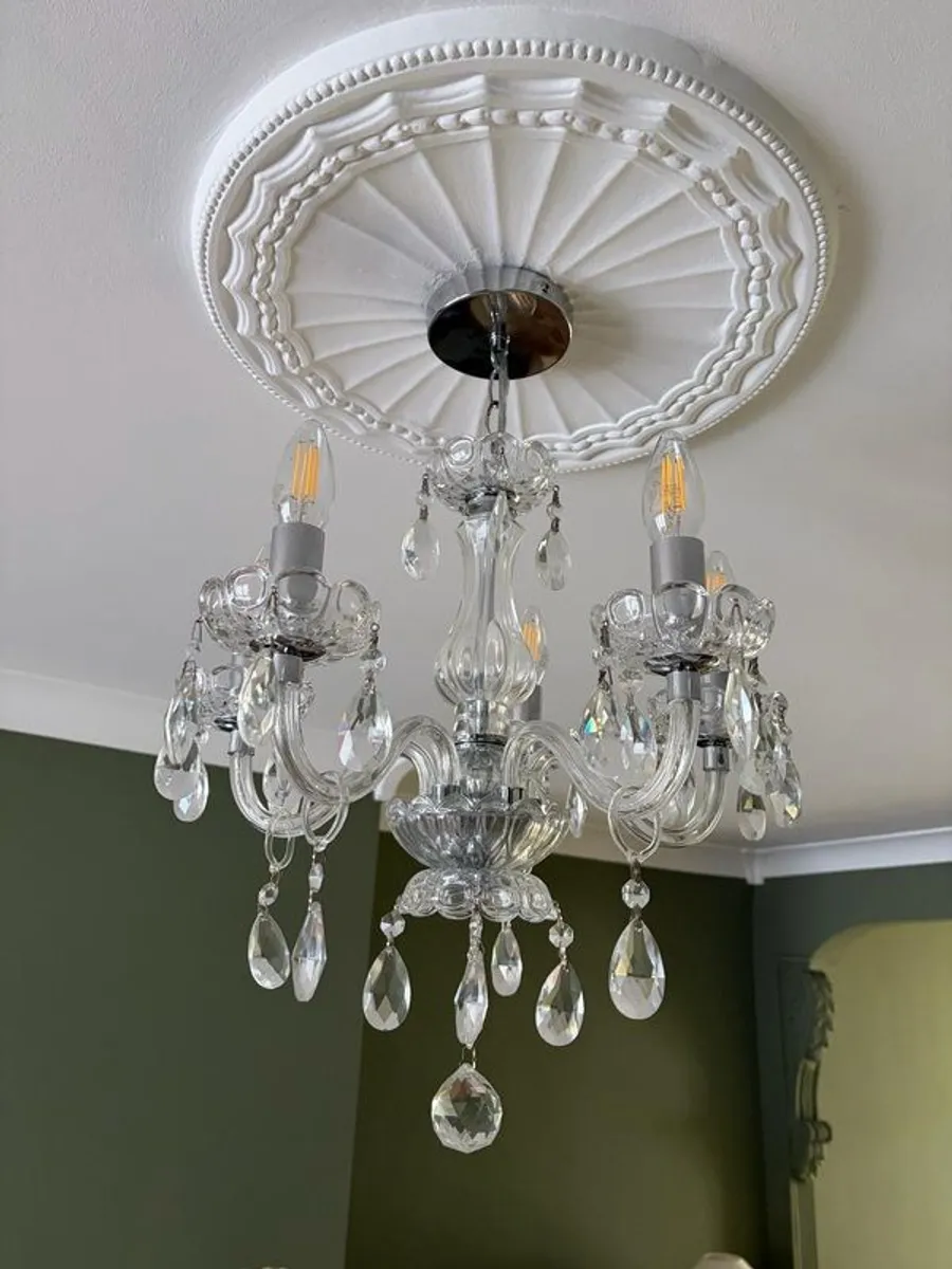 2 x wall lights and 2 x ceiling lights, silver in colour100 each for ceiling lights and 50 each for wall lights - Image 4