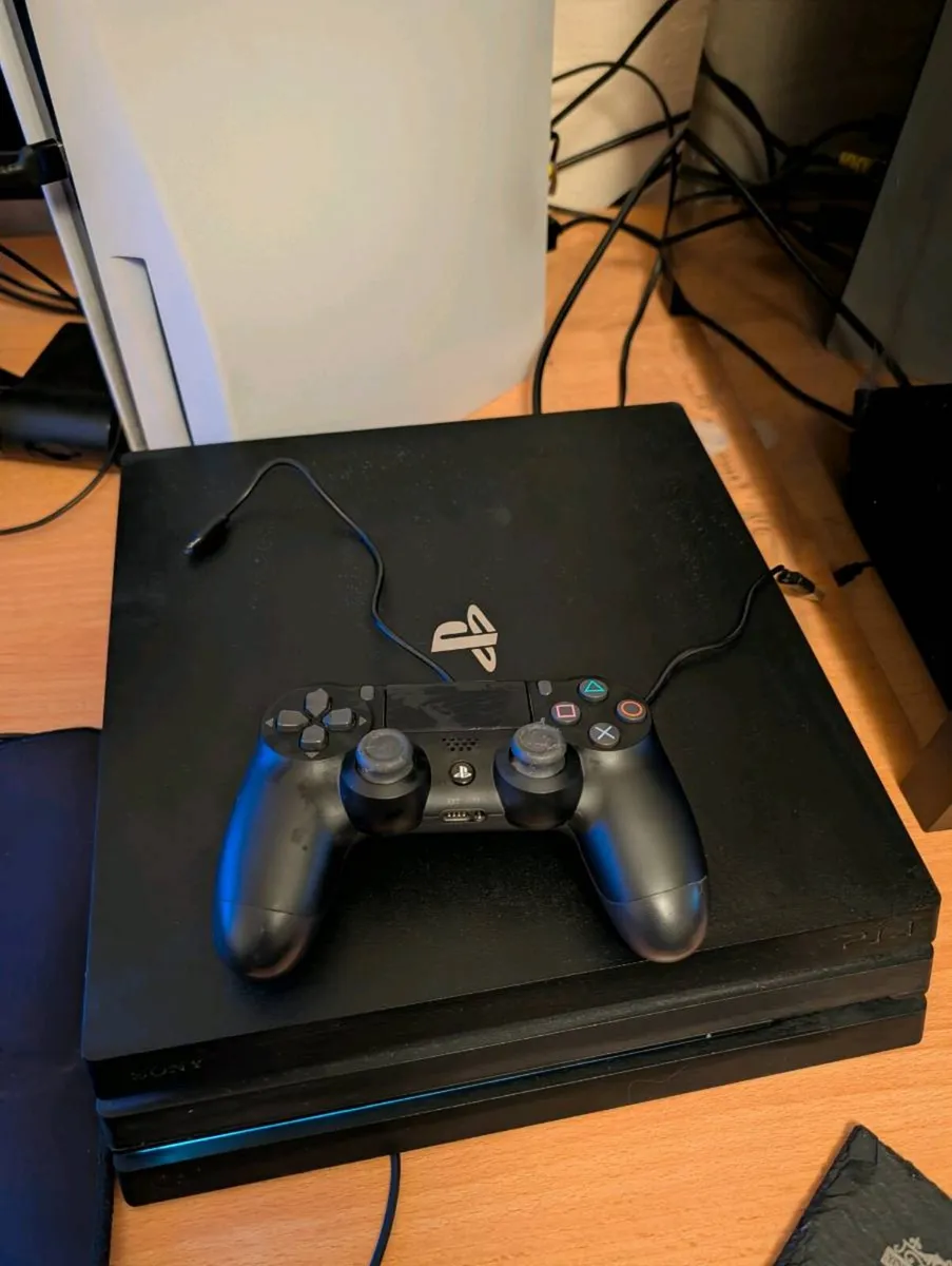 Playstation 4 Pro 1TB - Image 2