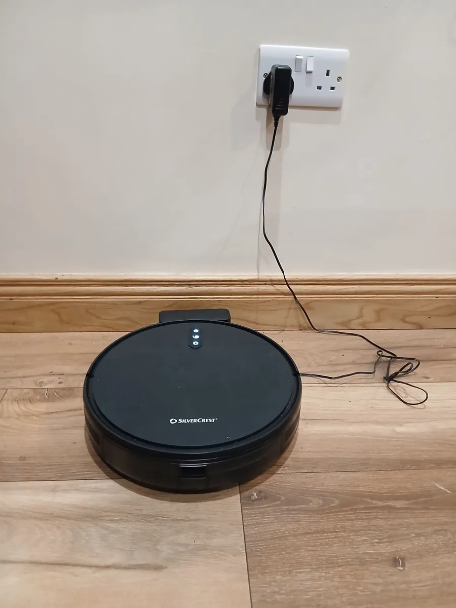 Silver crest robot vacuum and mop - Image 3