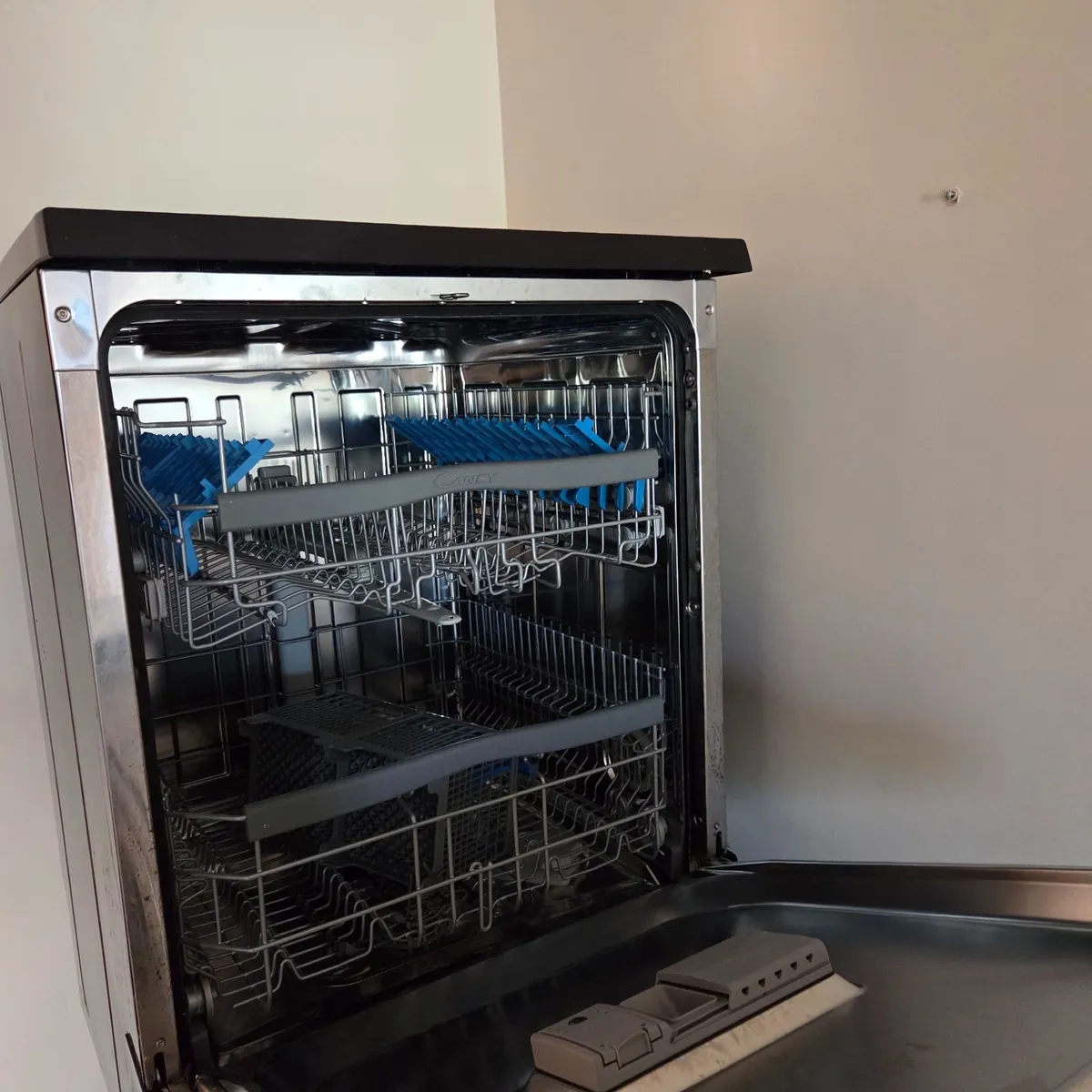 Dishwasher - Image 4