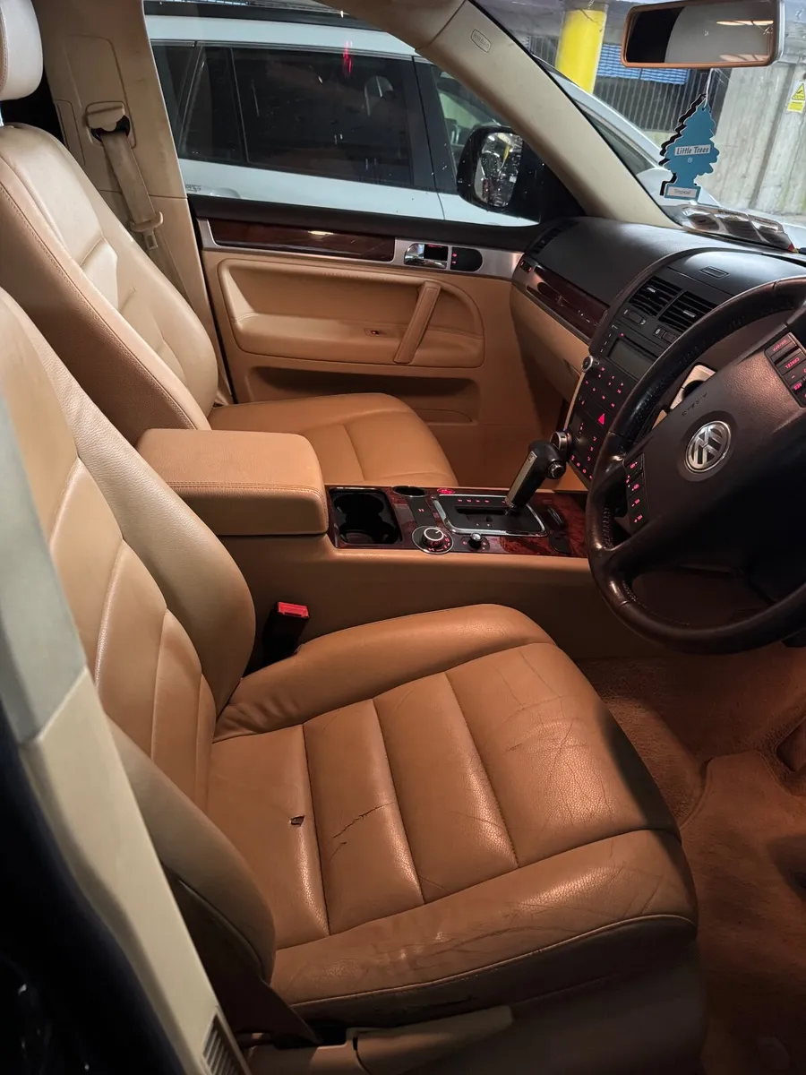 Volkswagen Touareg 2009 - Image 4