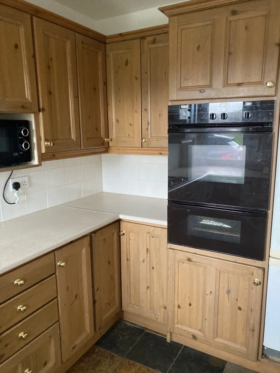 Kitchen units, dishwasher and fridgefreezer - Image 3