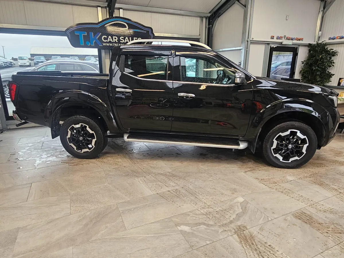 19 NISSAN NAVARA TEKNA EDITION CREW CAB COMMERCIAL - Image 2