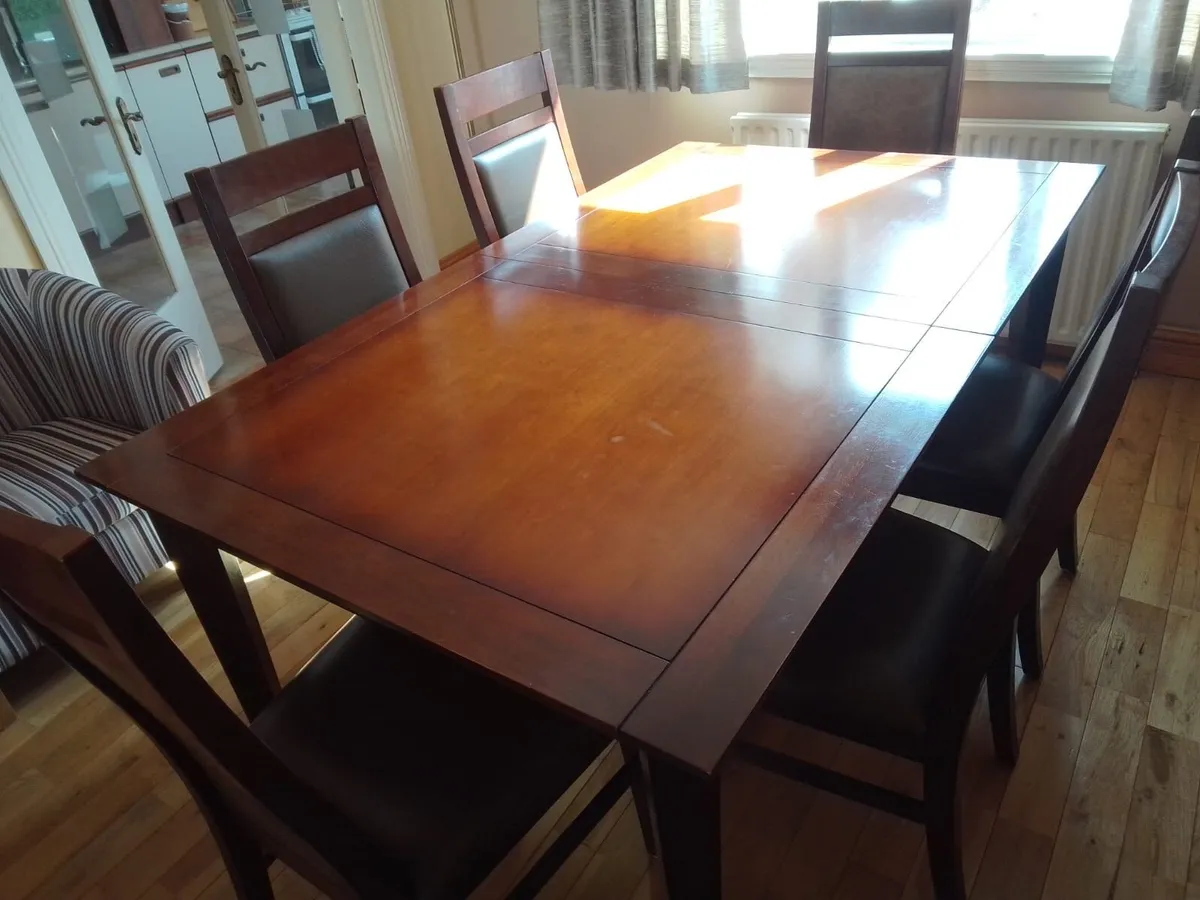 Dining table and 6 chairs - Image 1