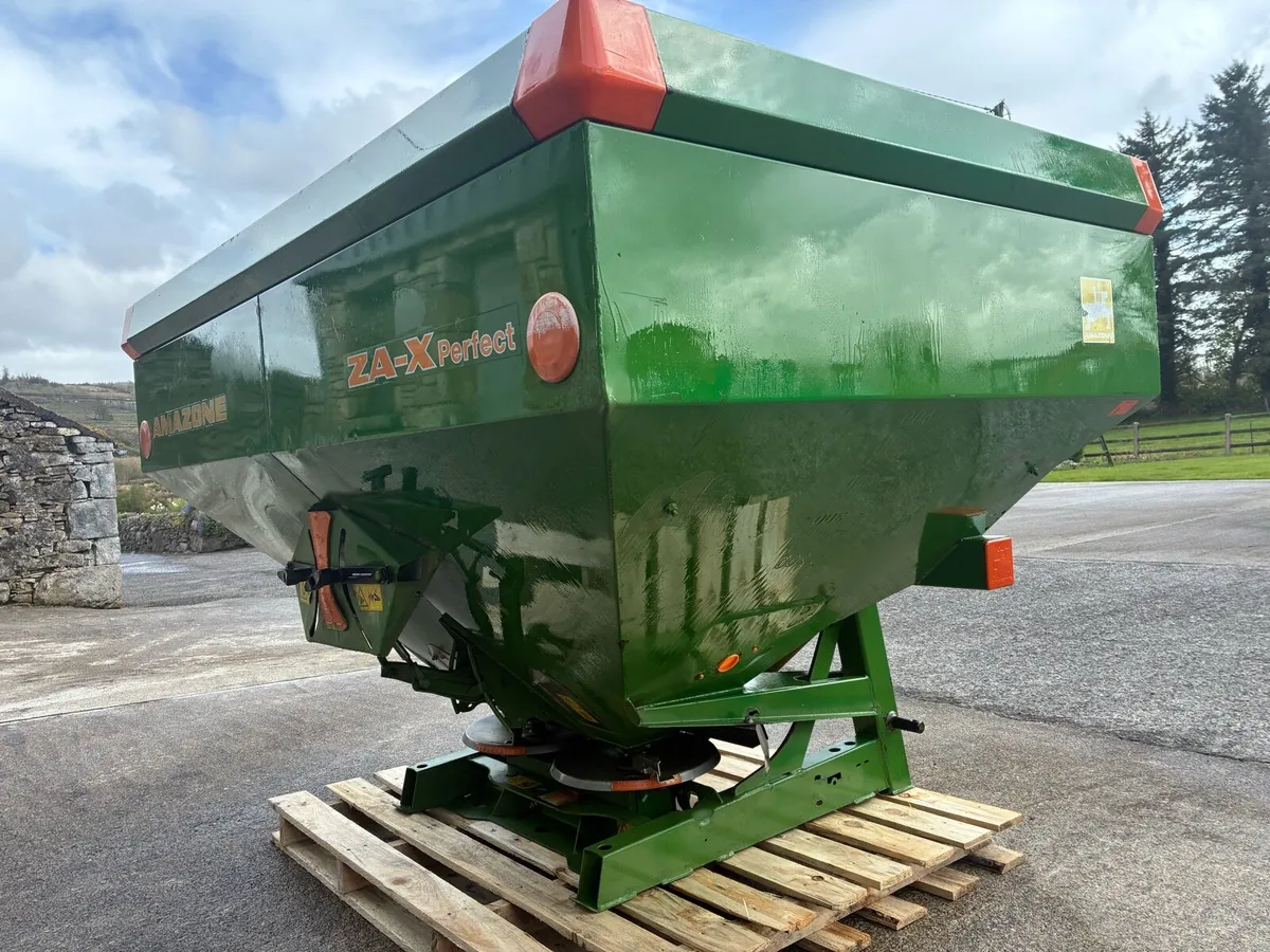 Amazone fertiliser spreader - Image 4