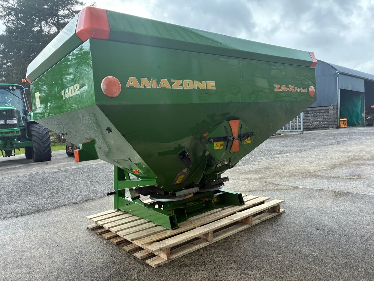 Amazone fertiliser spreader - Image 2