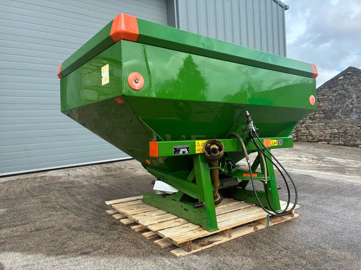 Amazone fertiliser spreader - Image 3