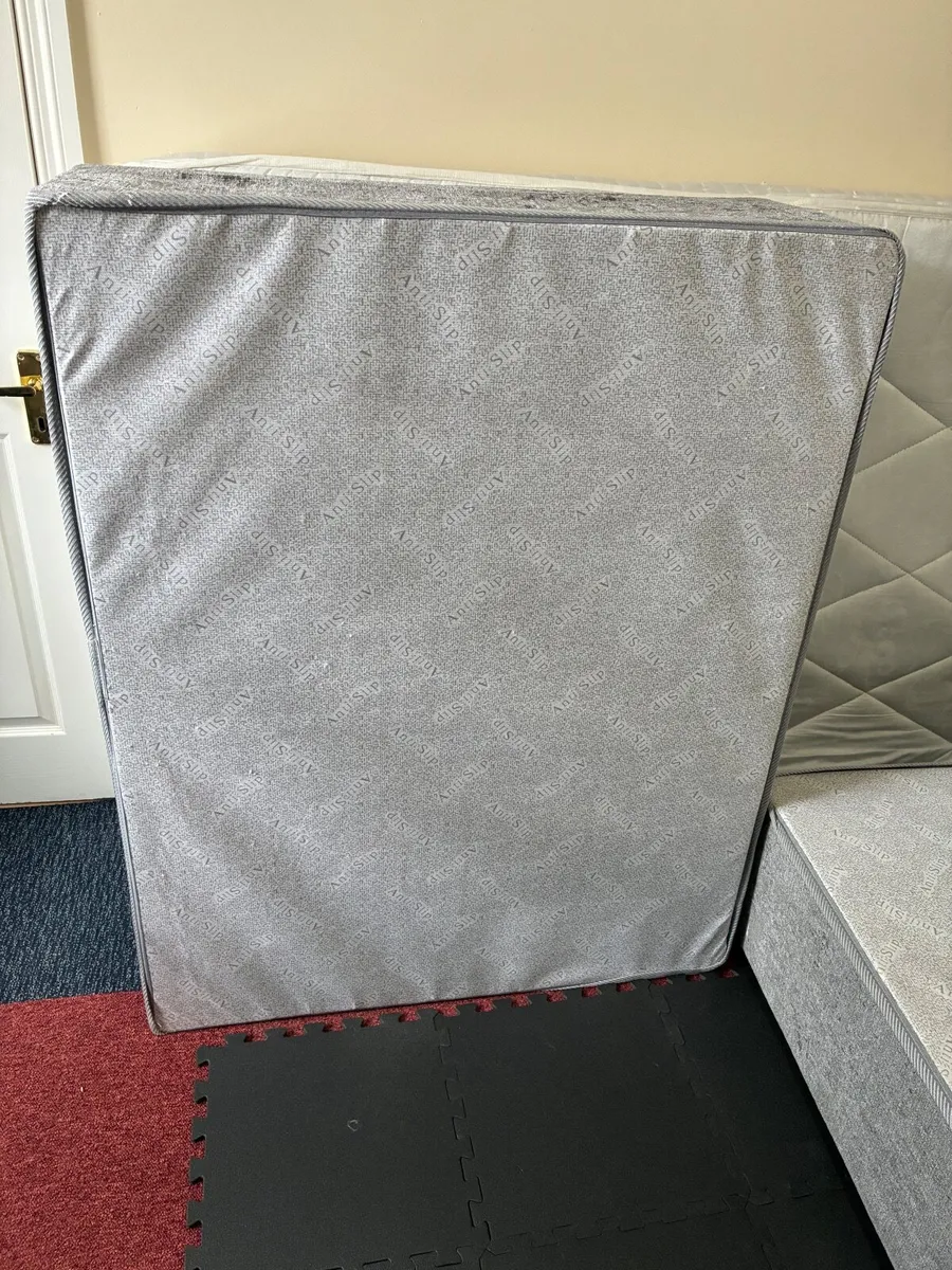 Small double bed base and mattress - Image 3