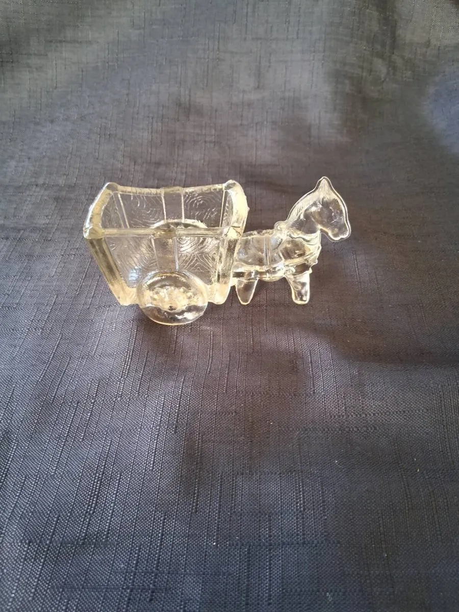Clear Glass Horse & Cart - Image 1