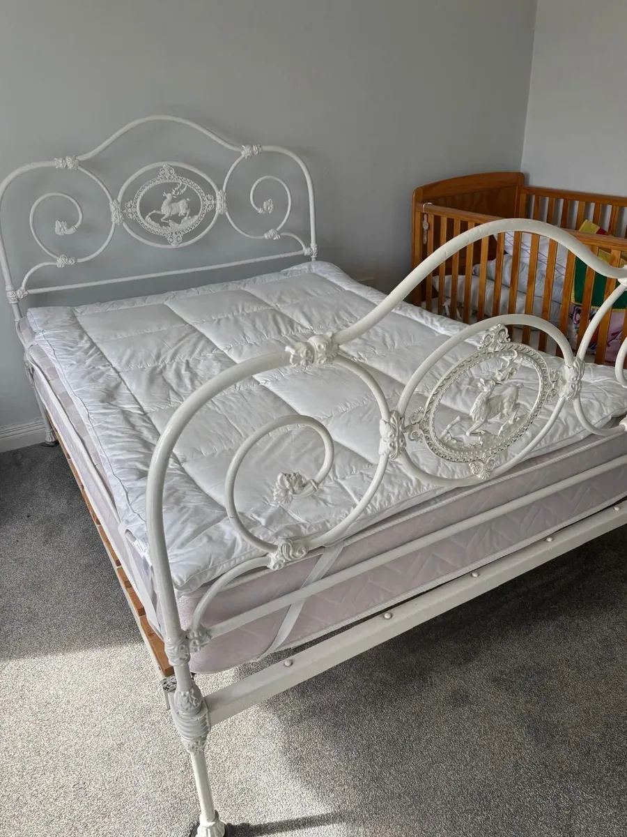Antique cast iron bed - Image 1