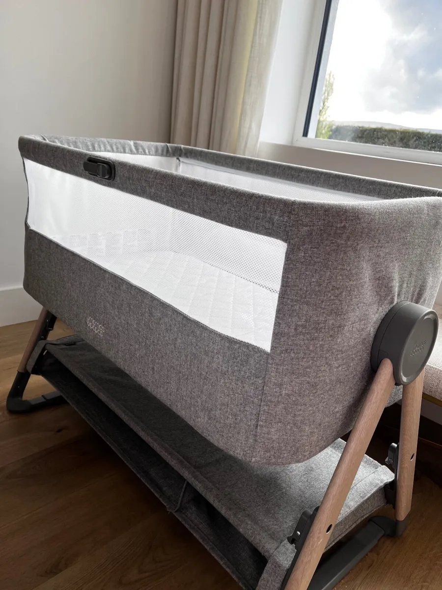 Like new Mamas & Papas Lua Bedside Crib - grey - Image 2