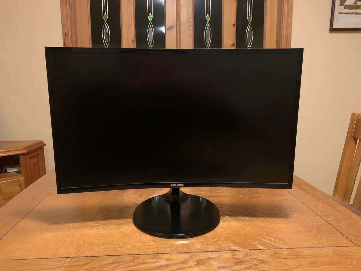 Samsung 27 inch curved screen gaming monitor
