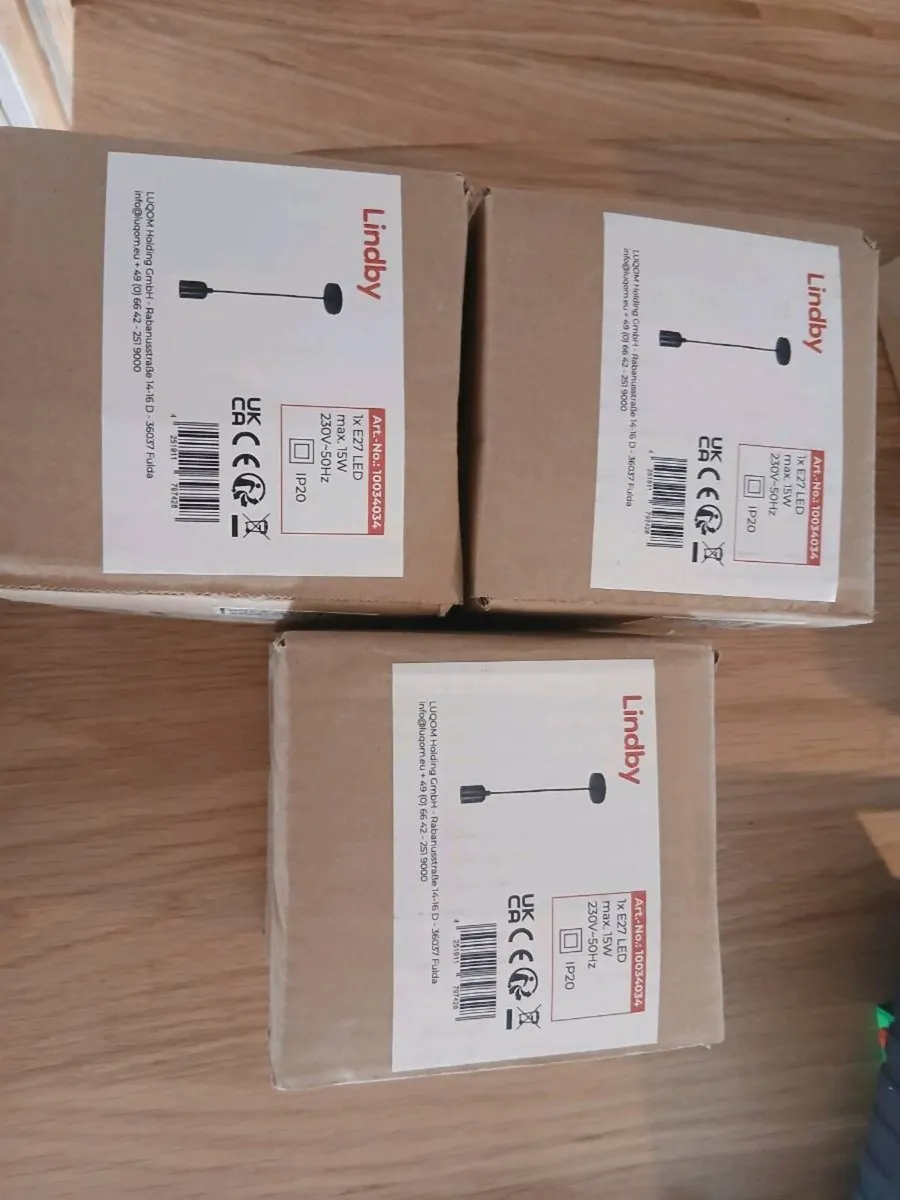 Black pendant light x 3. Black metal & fabric cord