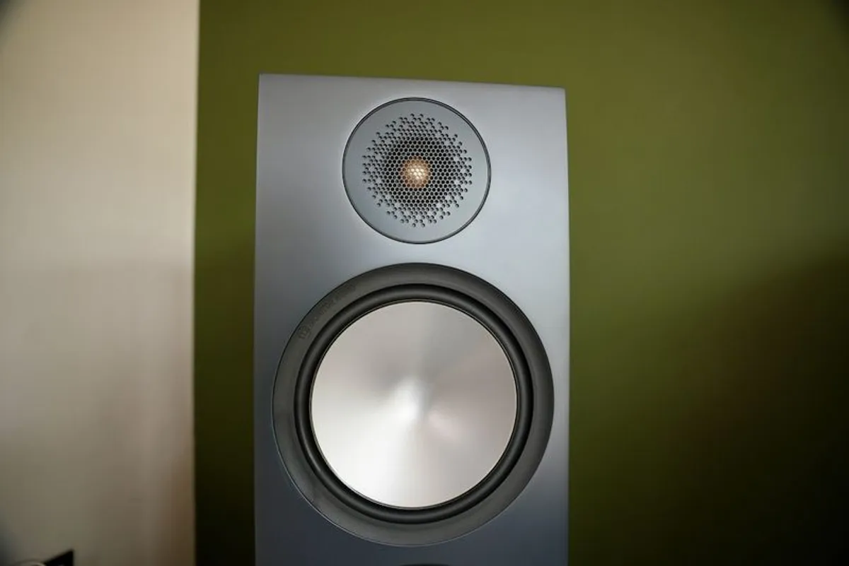 Monitor Audio Bronze 500 (6G) Floorstanders & W10 Subwoofer - Black (2.1 Package) - Image 4