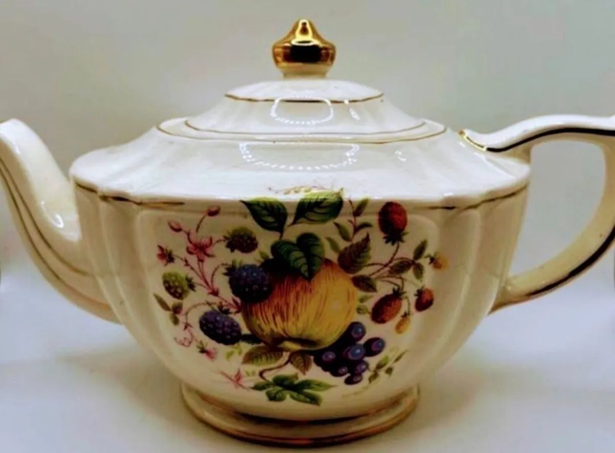 Antique 1930s Sadler Tea Pot - Image 1