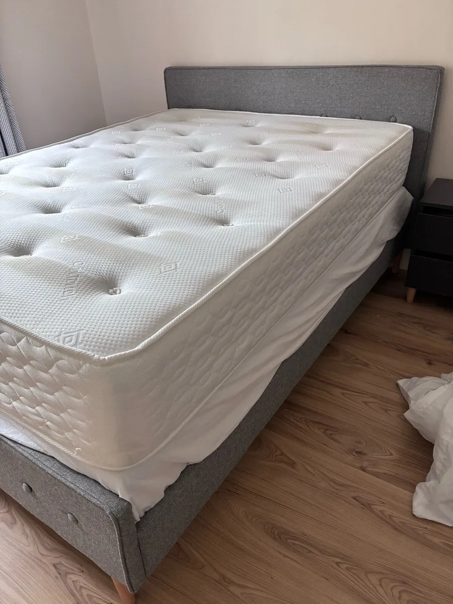 Double bed 2 mattress and bedside lockers - Image 2