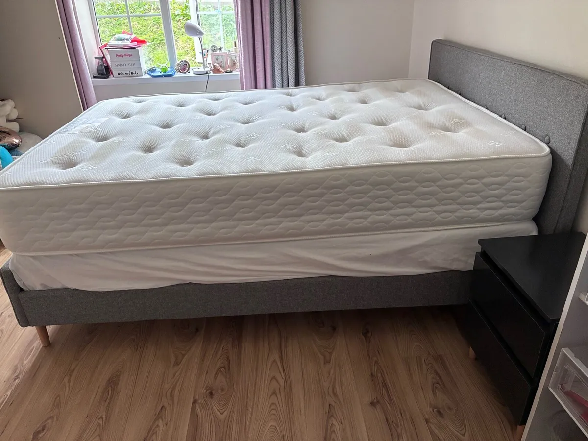 Double bed 2 mattress and bedside lockers - Image 3