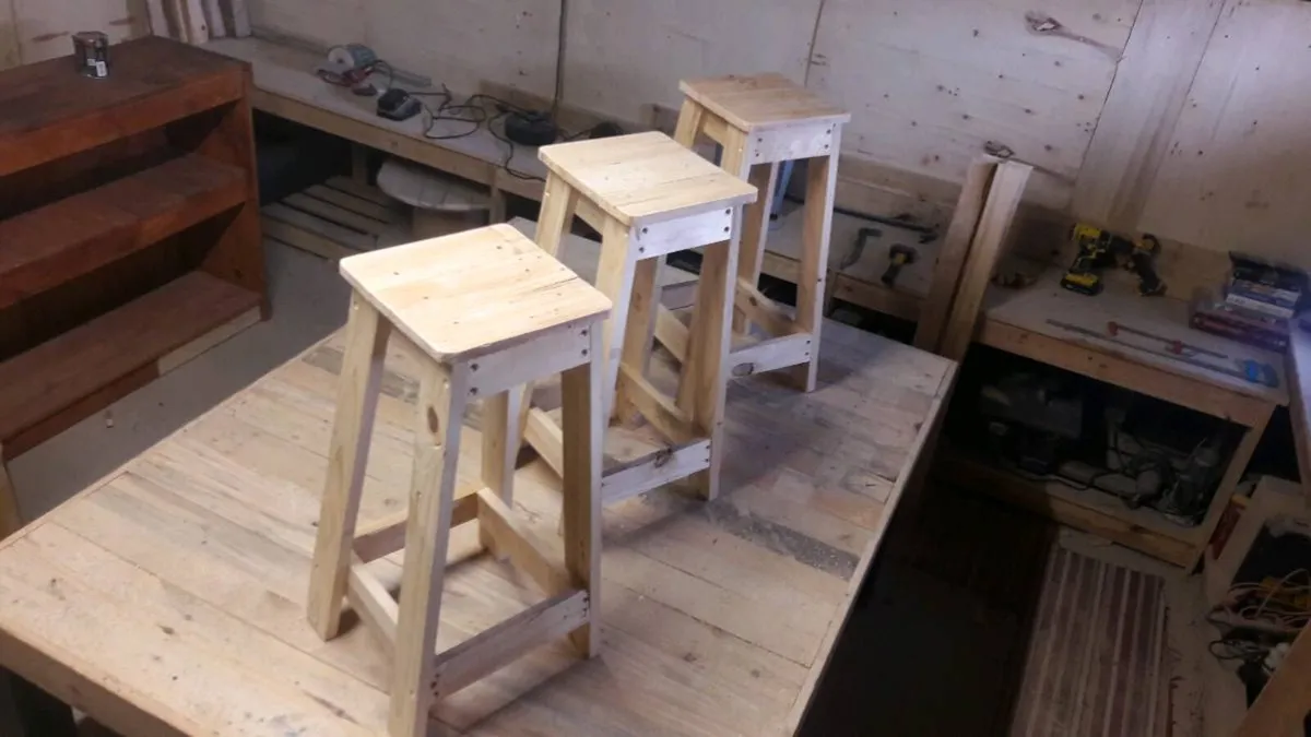 Handmade rustic stools - Image 2