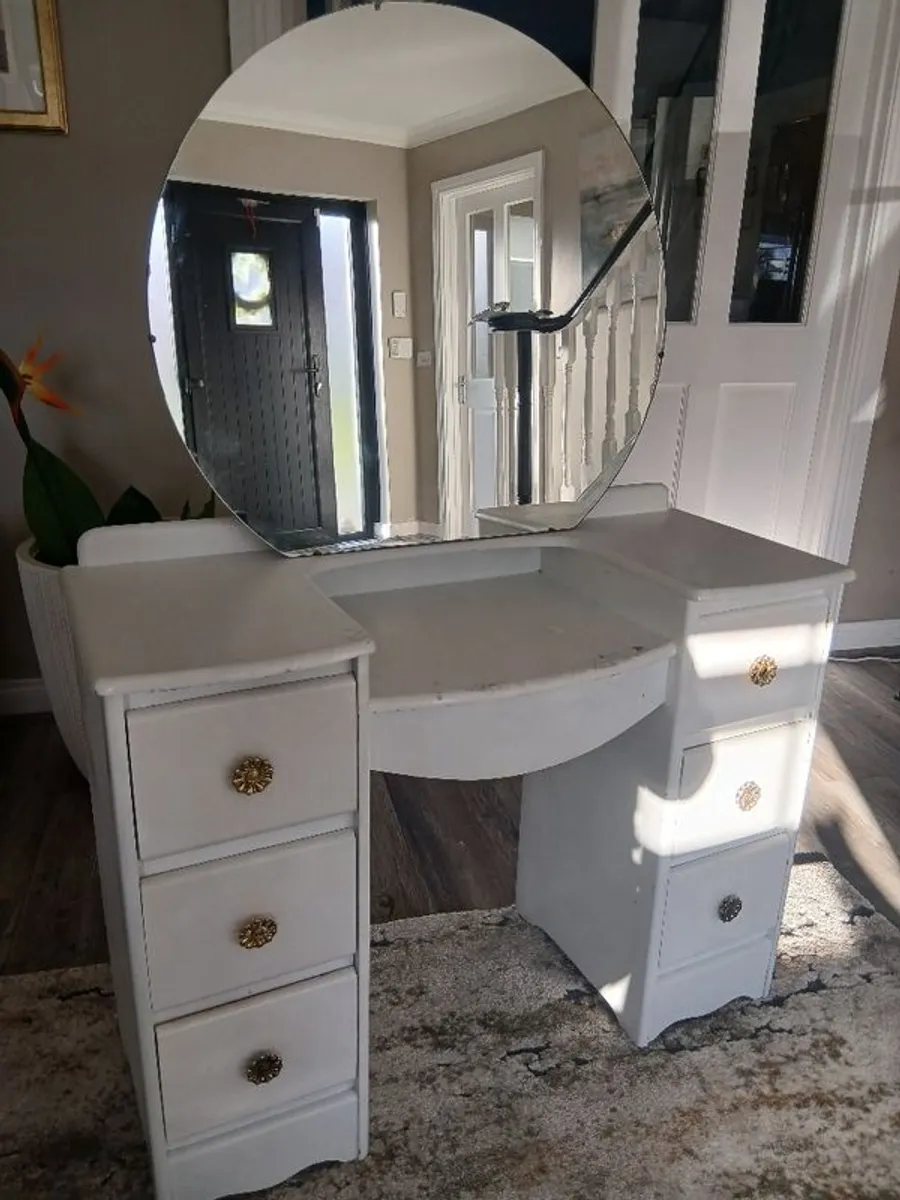 dressing table - Image 1