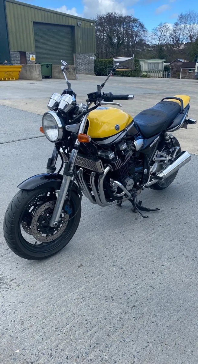 YAMAHA XJR - Image 1