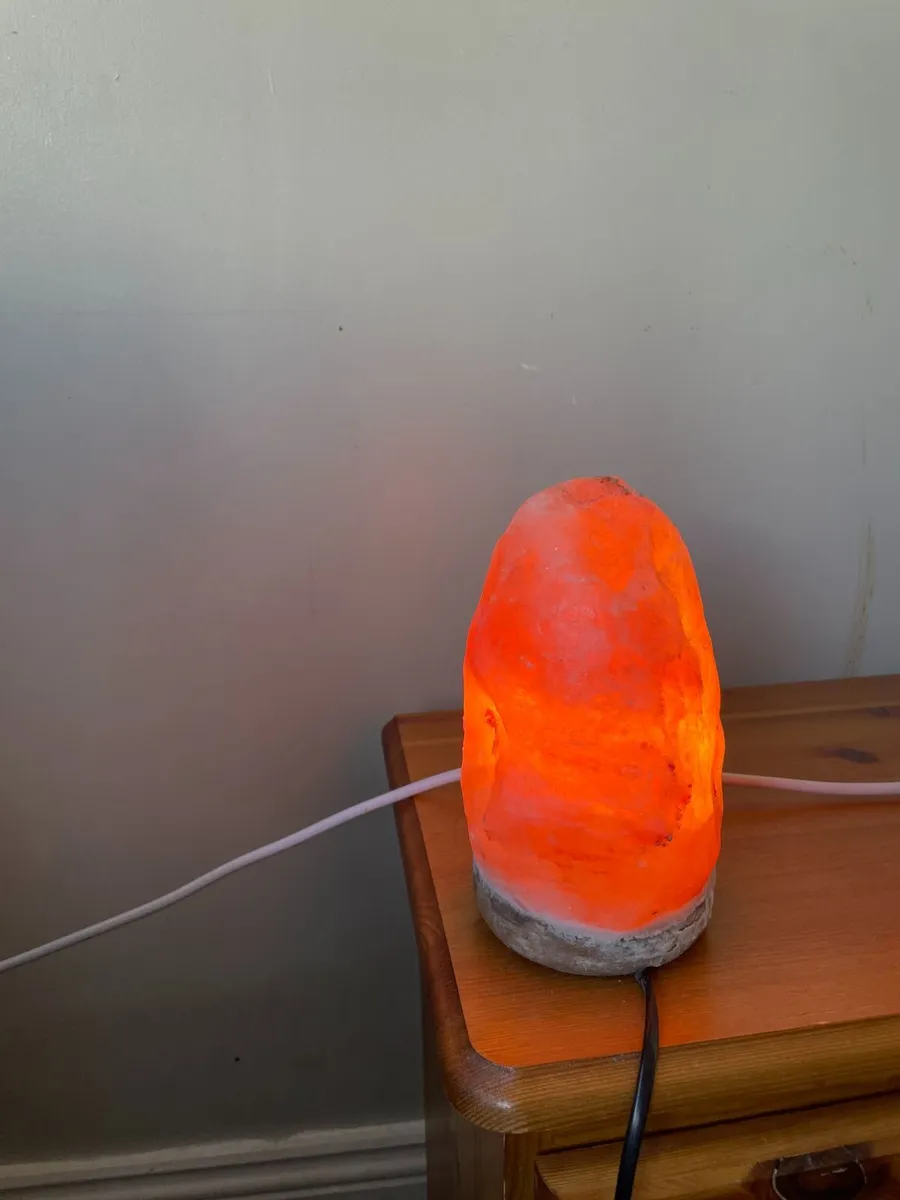 Salt lamp w/ extra light bulbs - Image 1