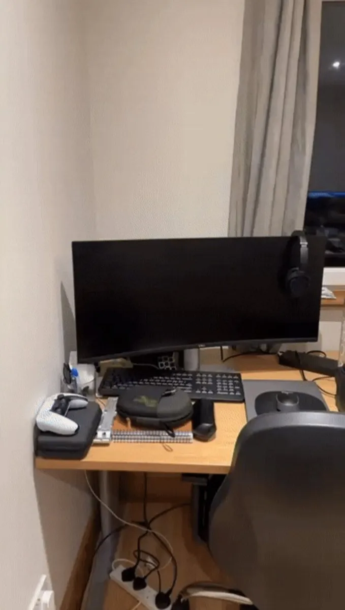 Office Desk - Image 2