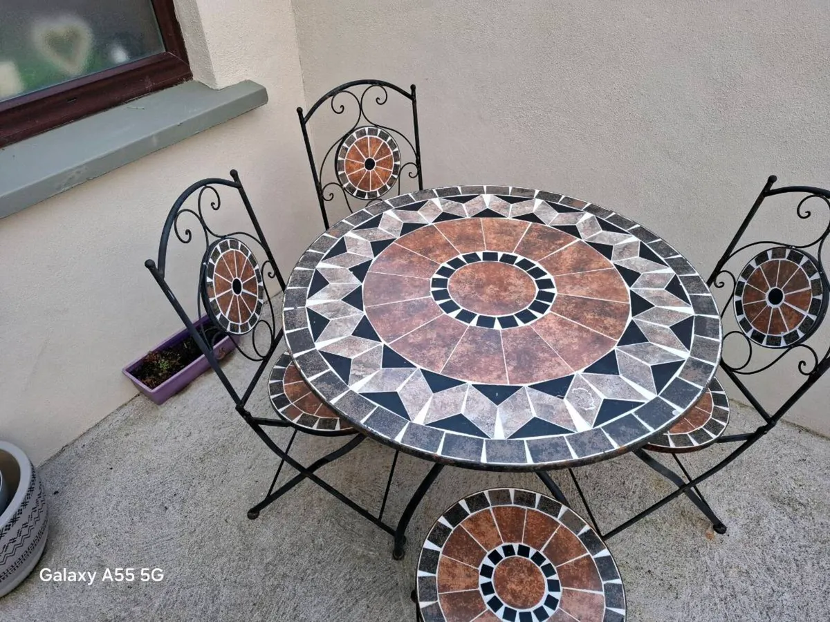 Garden table and chairs - Image 1