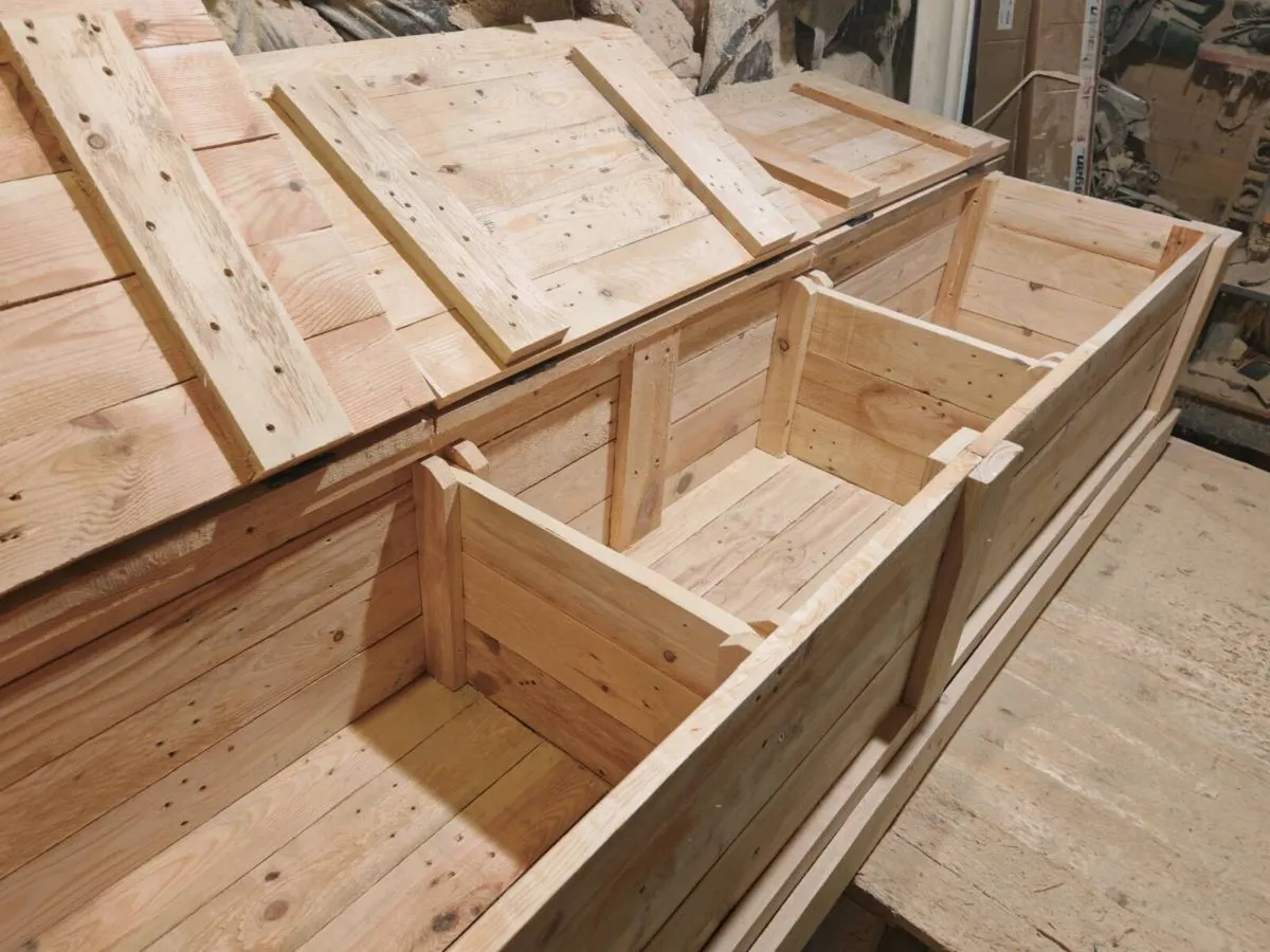 Handmade rustic blanket box - Image 4