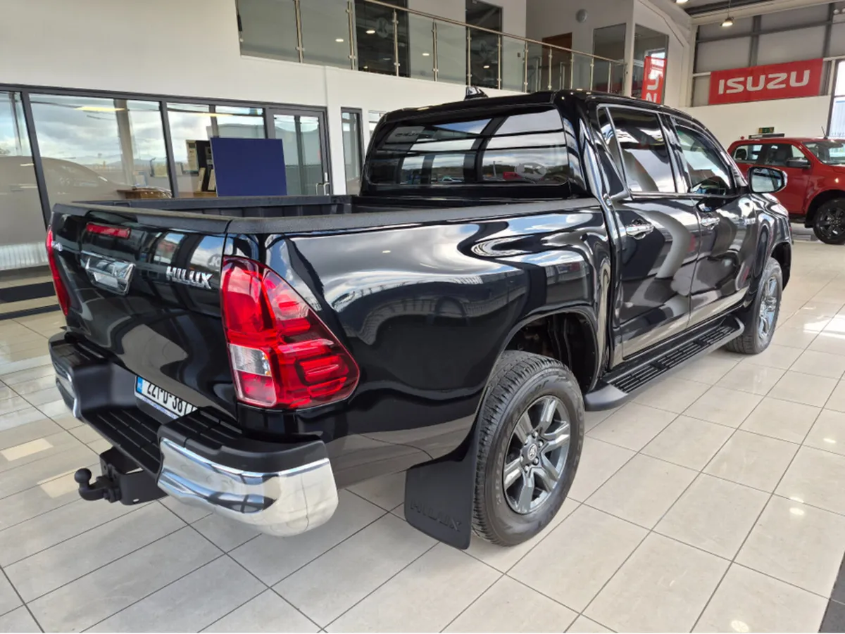 Toyota Hilux 2.8 SR5 D/CAB AUTO 4DR - Image 3