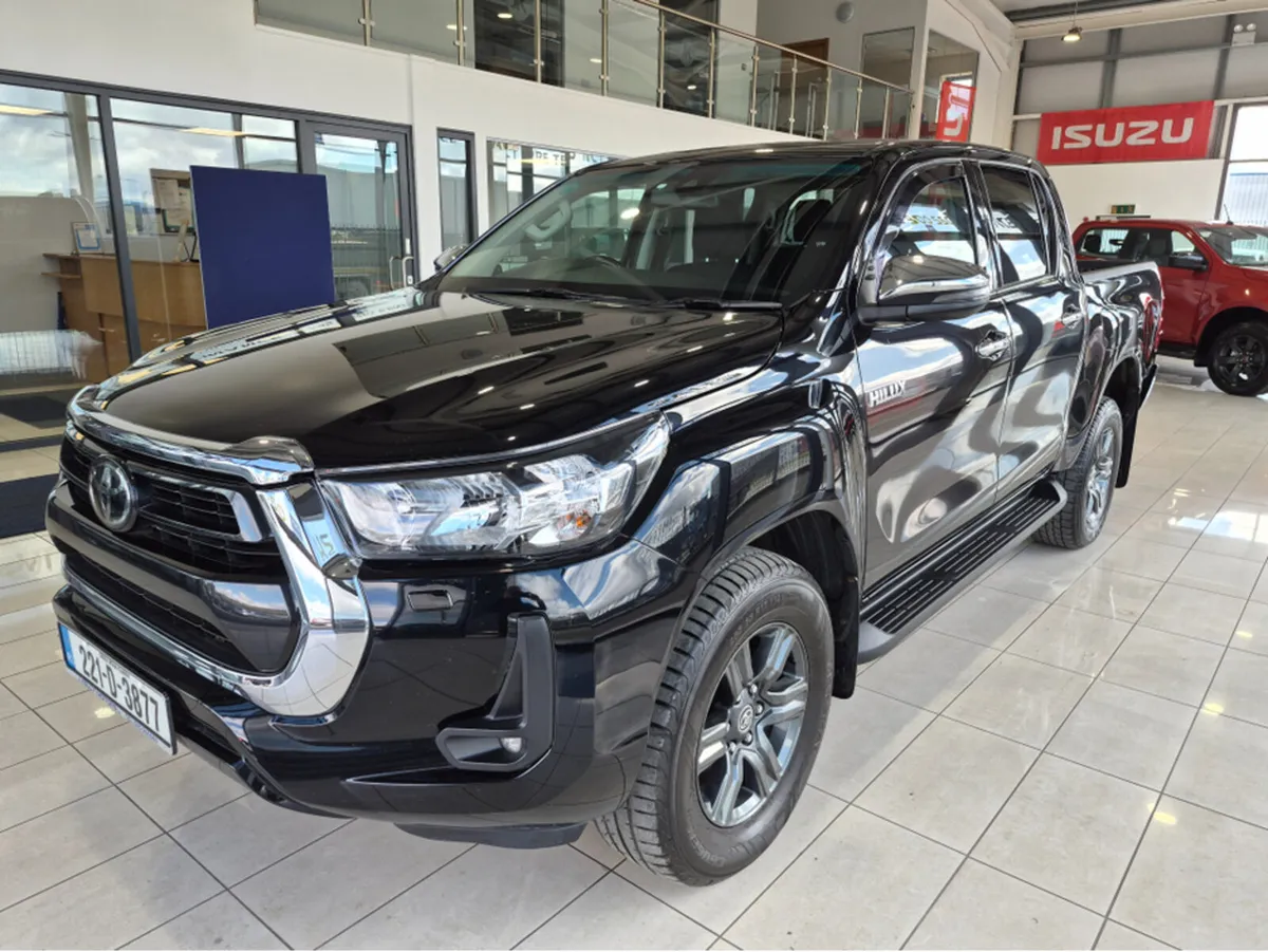 Toyota Hilux 2.8 SR5 D/CAB AUTO 4DR - Image 1