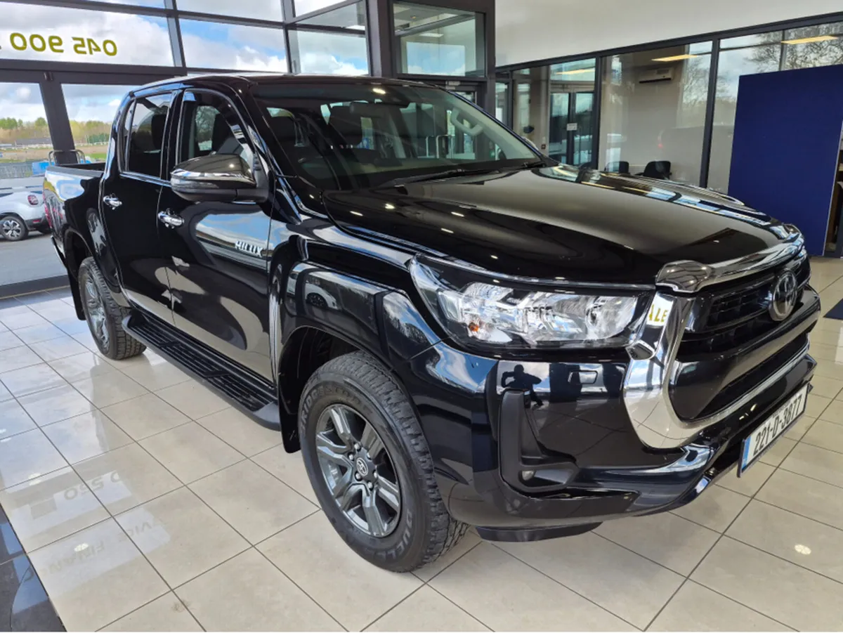 Toyota Hilux 2.8 SR5 D/CAB AUTO 4DR - Image 2