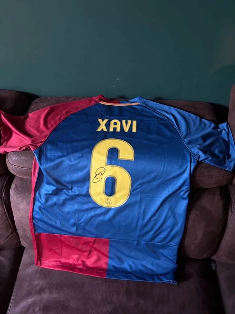 Xavi Hernandez signed Barcelona jersey - Image 1