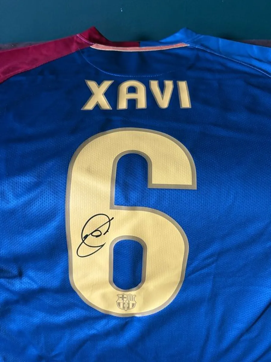 Xavi Hernandez signed Barcelona jersey - Image 2