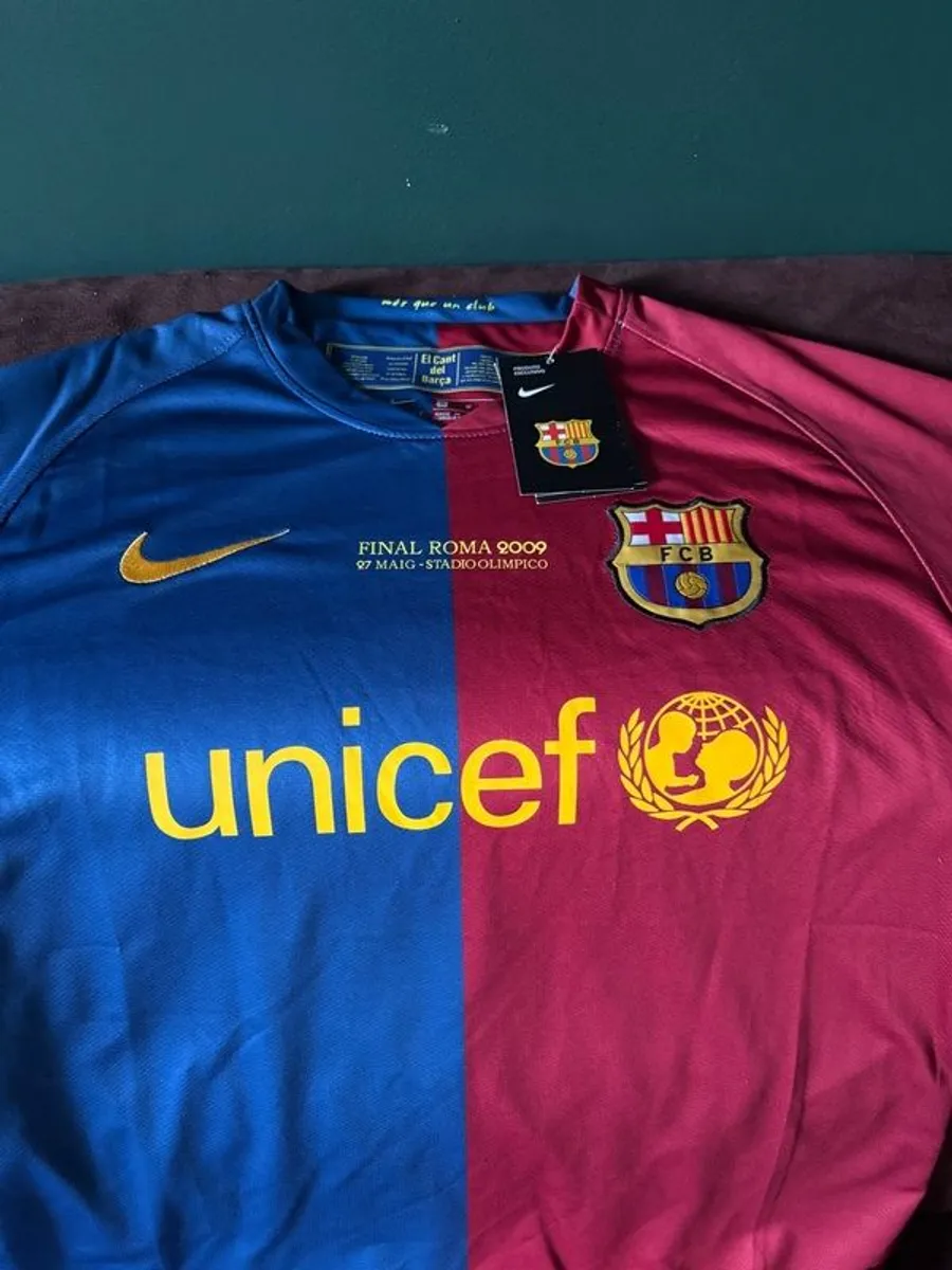 Xavi Hernandez signed Barcelona jersey - Image 4