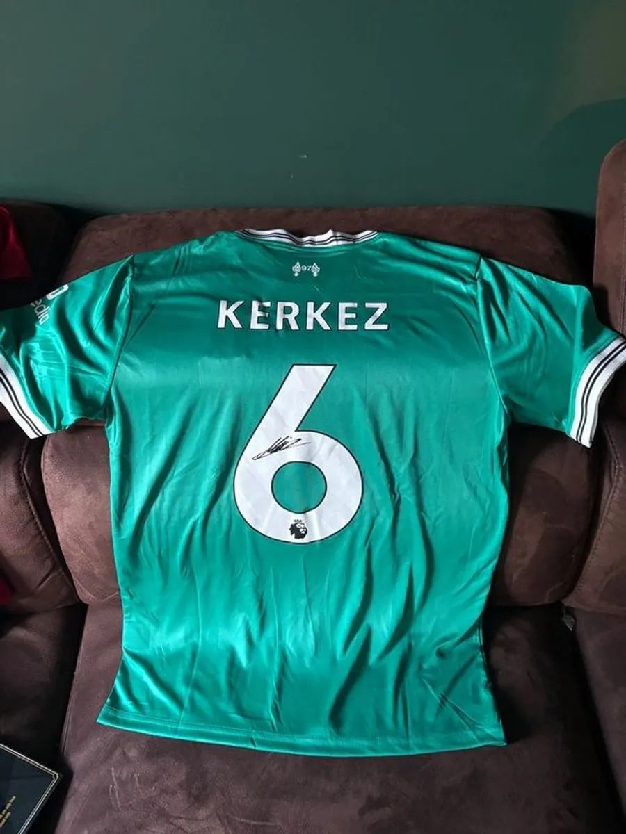 Milos Kerkez signed Liverpool 25/26 away jersey - Image 1